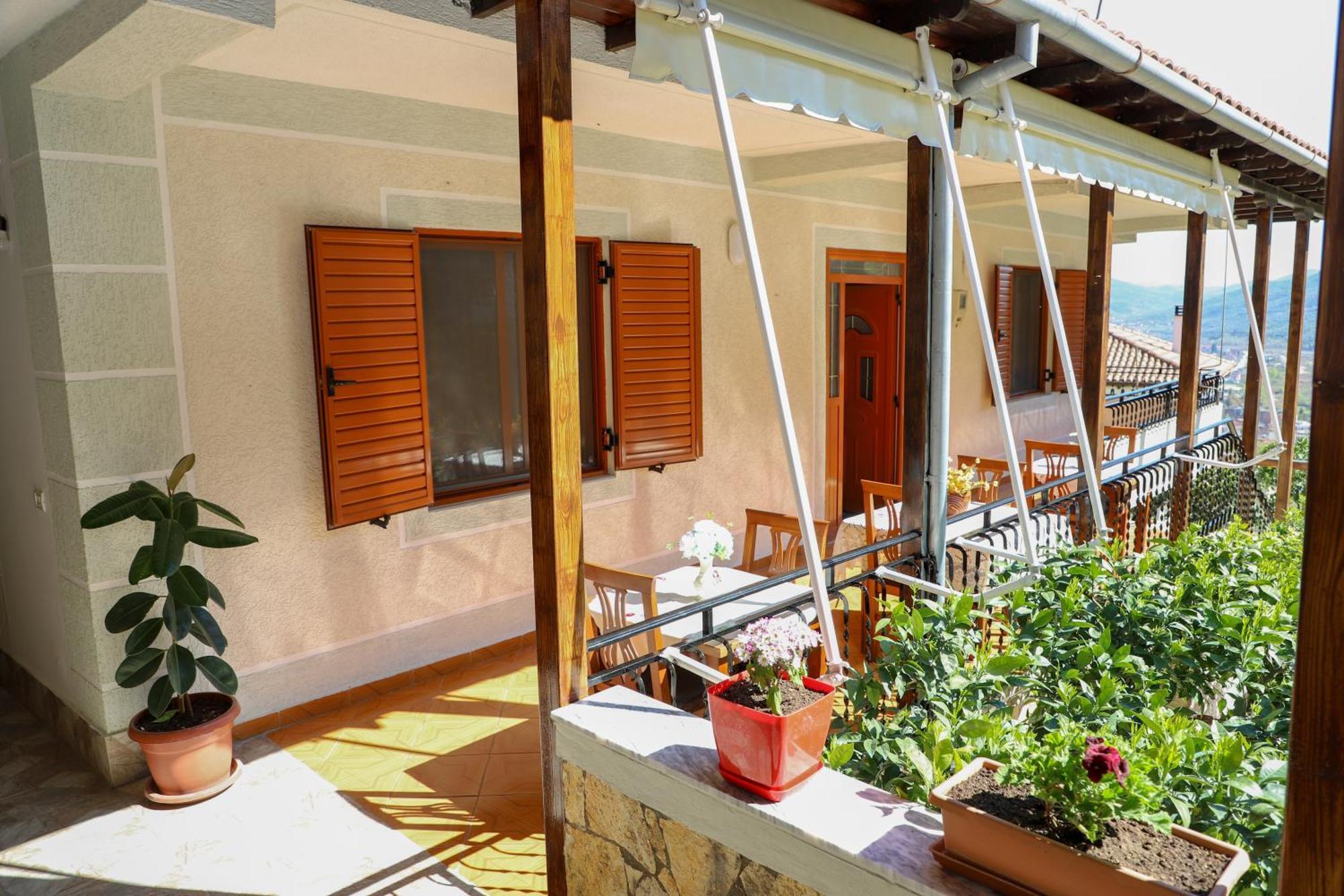 Guest House Marjo Berat Luaran gambar